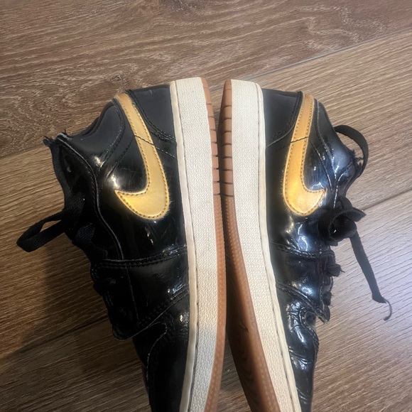 Nike Air Jordan 1 Low Patent leather - Picture 8 of 12